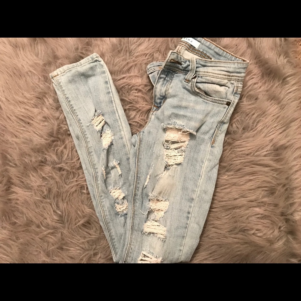 Light-Washed Ripped Jeans - Picture 3 of 3